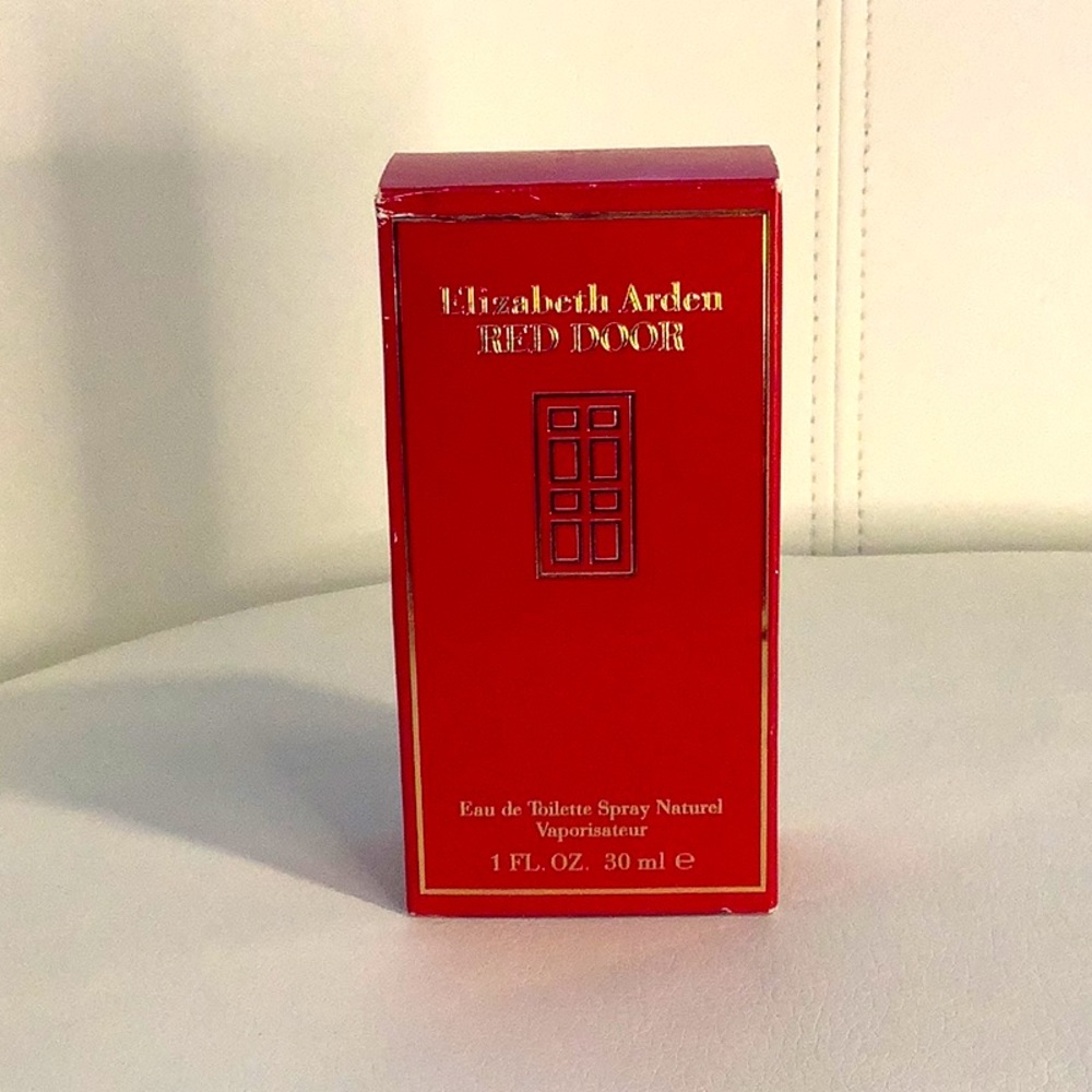 NWT Elizabeth Arden-Red Door perfume 1 fl oz